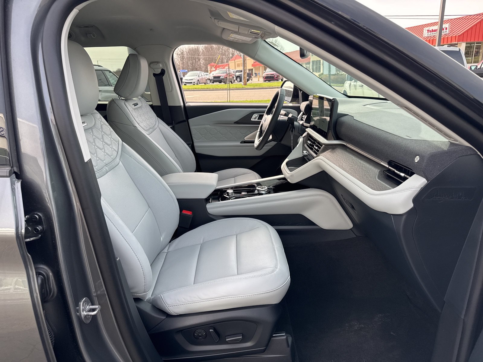 New 2026 Ford Explorer Platinum w/ LUX Leather Package AWD/4WD image 34
