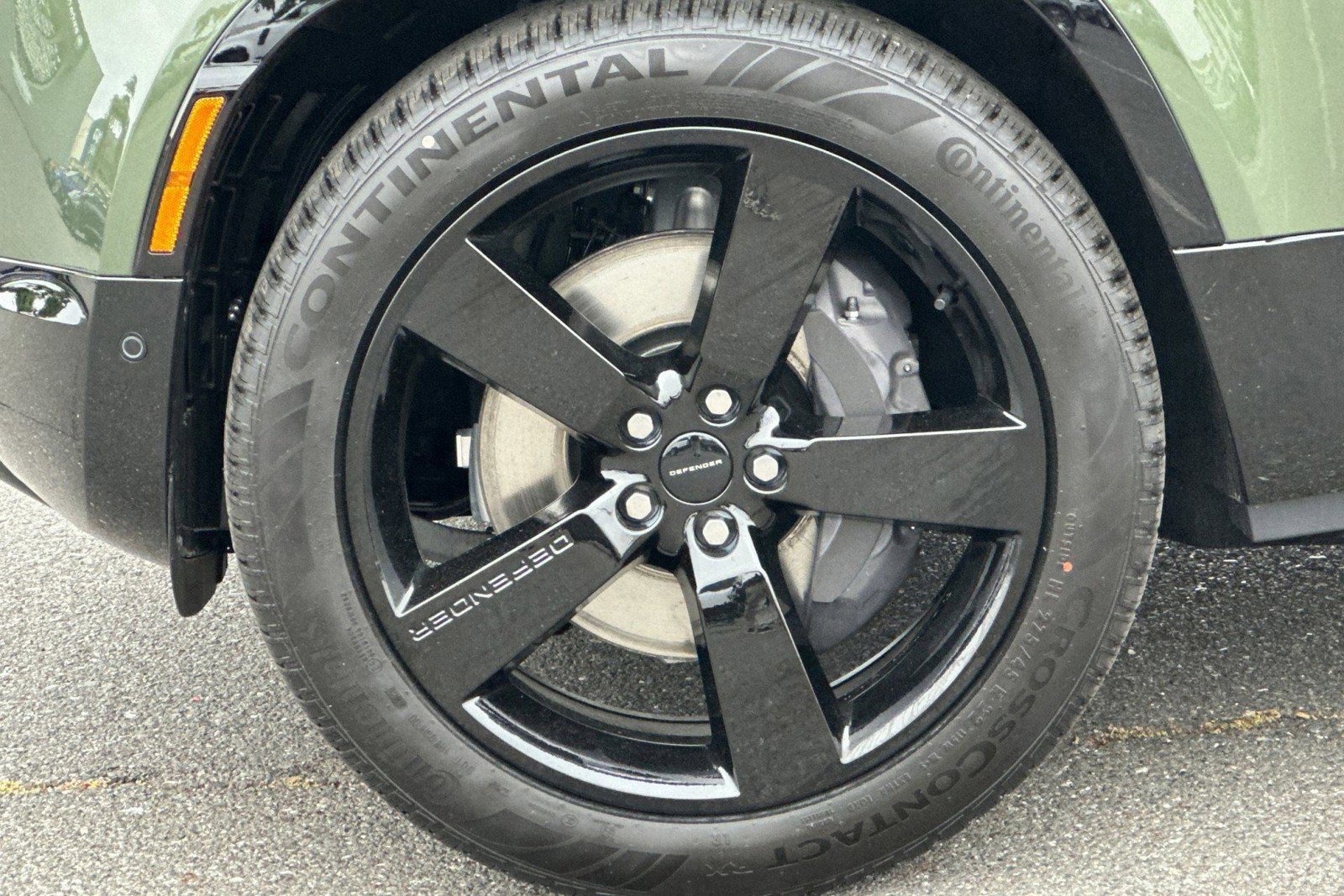 New 2026 Land Rover Defender 130 X-Dynamic SE image 12