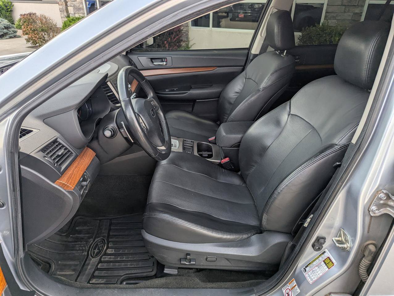 Used 2014 Subaru Outback 2.5i Limited w/ Moonroof Package AWD/4WD image 11