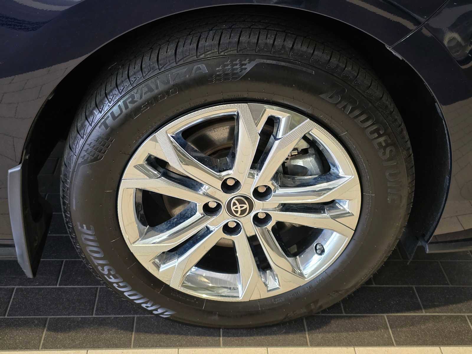Used 2023 Toyota Sienna Platinum AWD/4WD image 9
