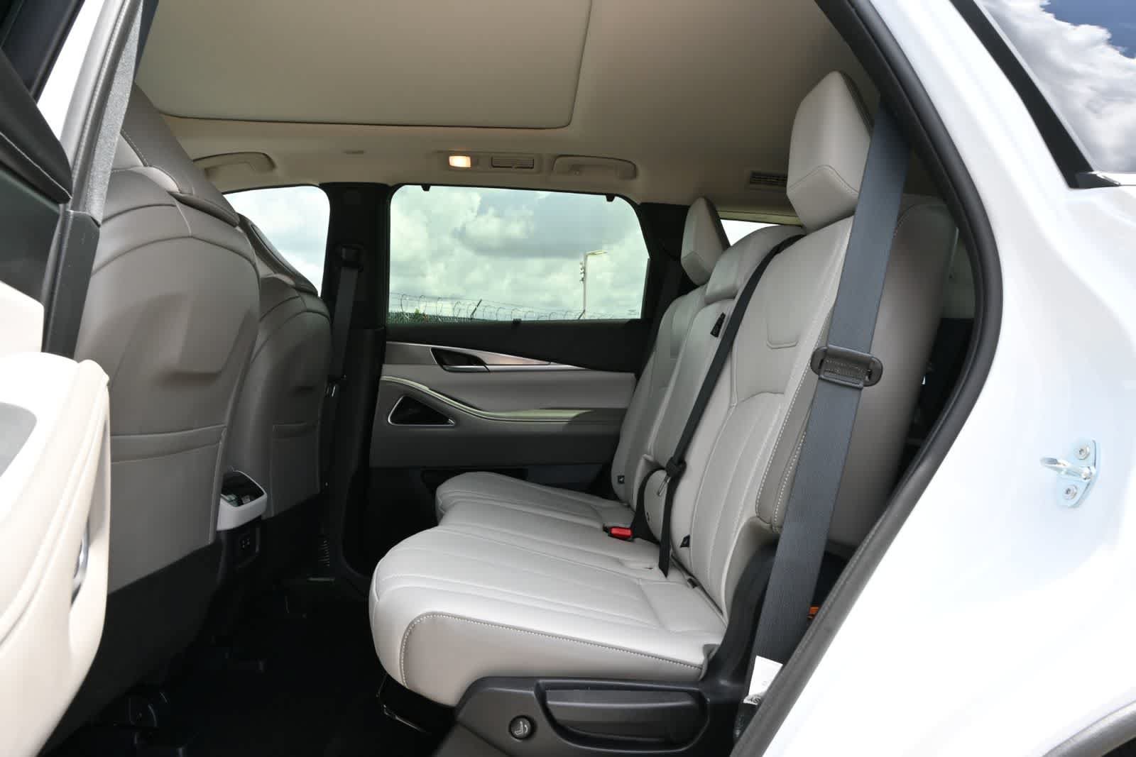 Certified 2026 INFINITI QX60 Luxe w/ Cargo Package FWD image 18