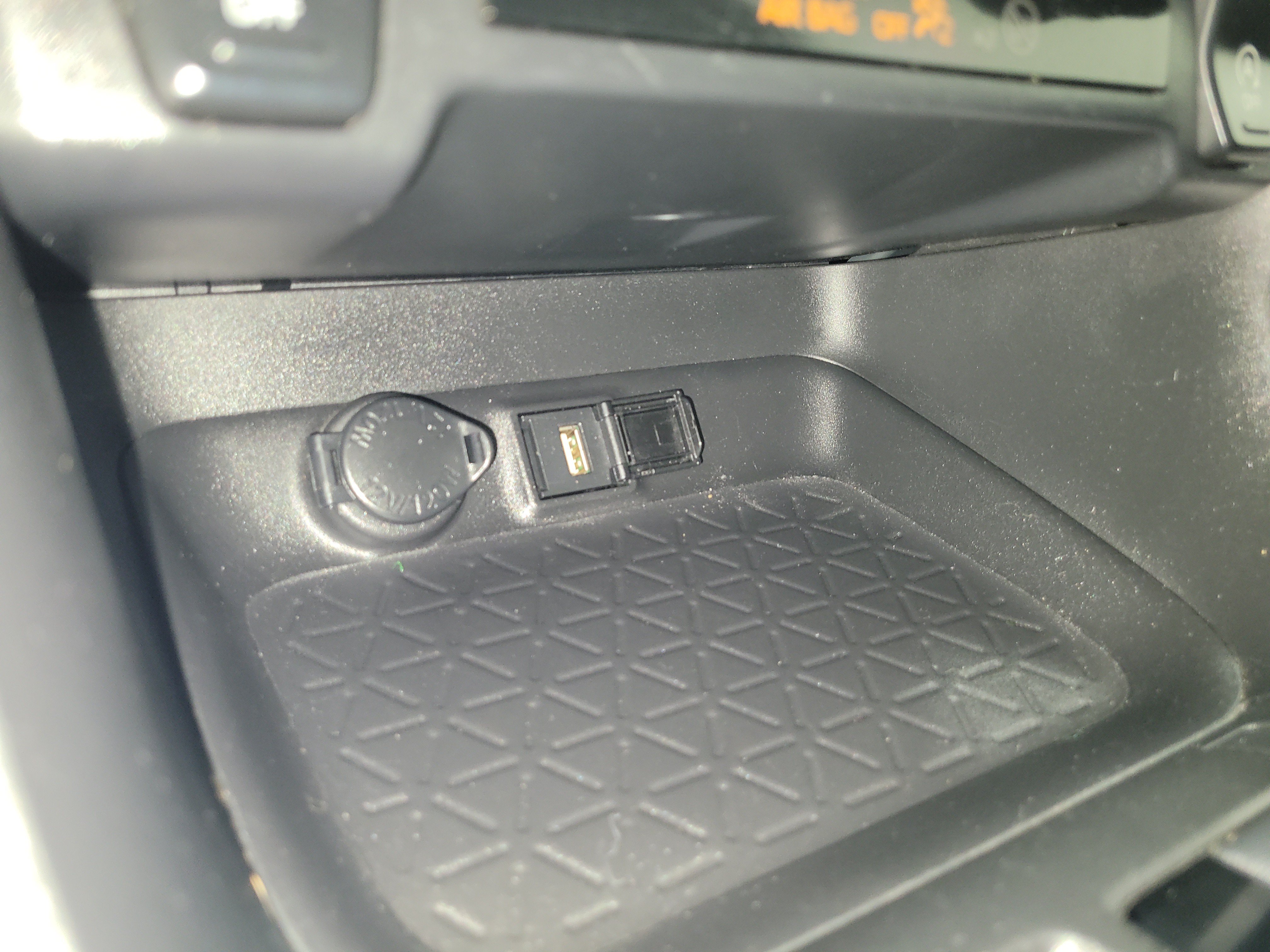 Used 2022 Toyota RAV4 XLE Premium FWD image 27