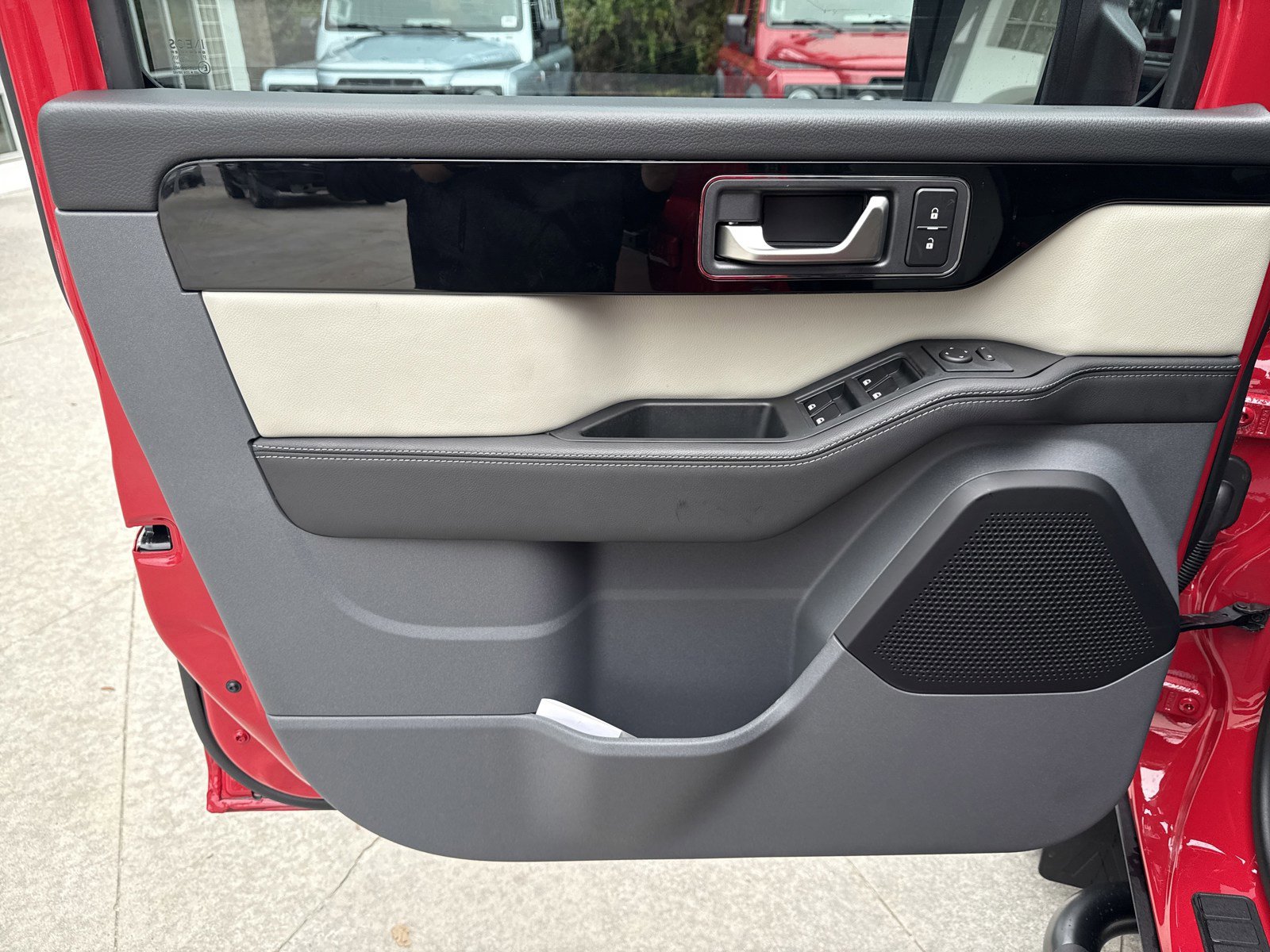 Used 2025 INEOS Grenadier Fieldmaster Edition image 15