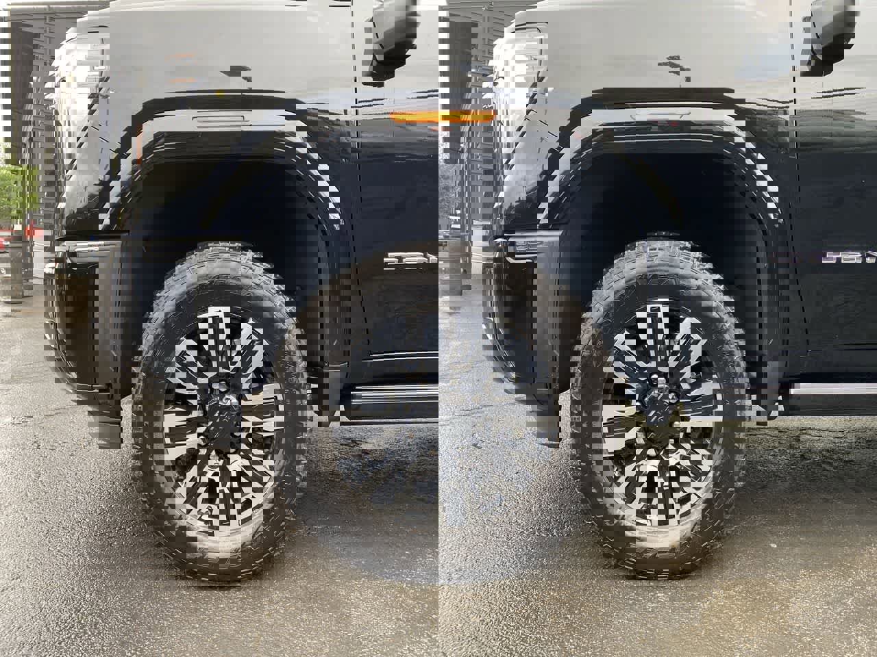 Used 2024 GMC Sierra 3500 Denali Ultimate AWD/4WD image 11