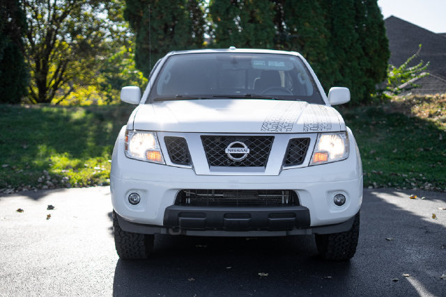 Used 2014 Nissan Frontier PRO-4X w/ Pro-4x Graphics Package AWD/4WD image 2