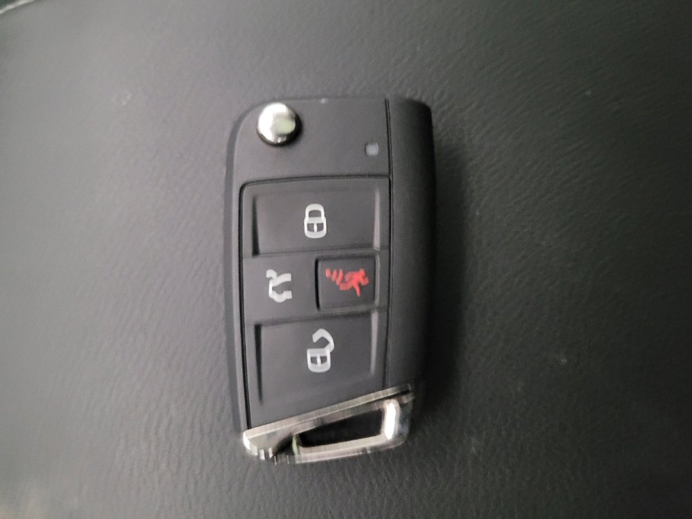 Used 2016 Volkswagen Golf Limited Edition image 32