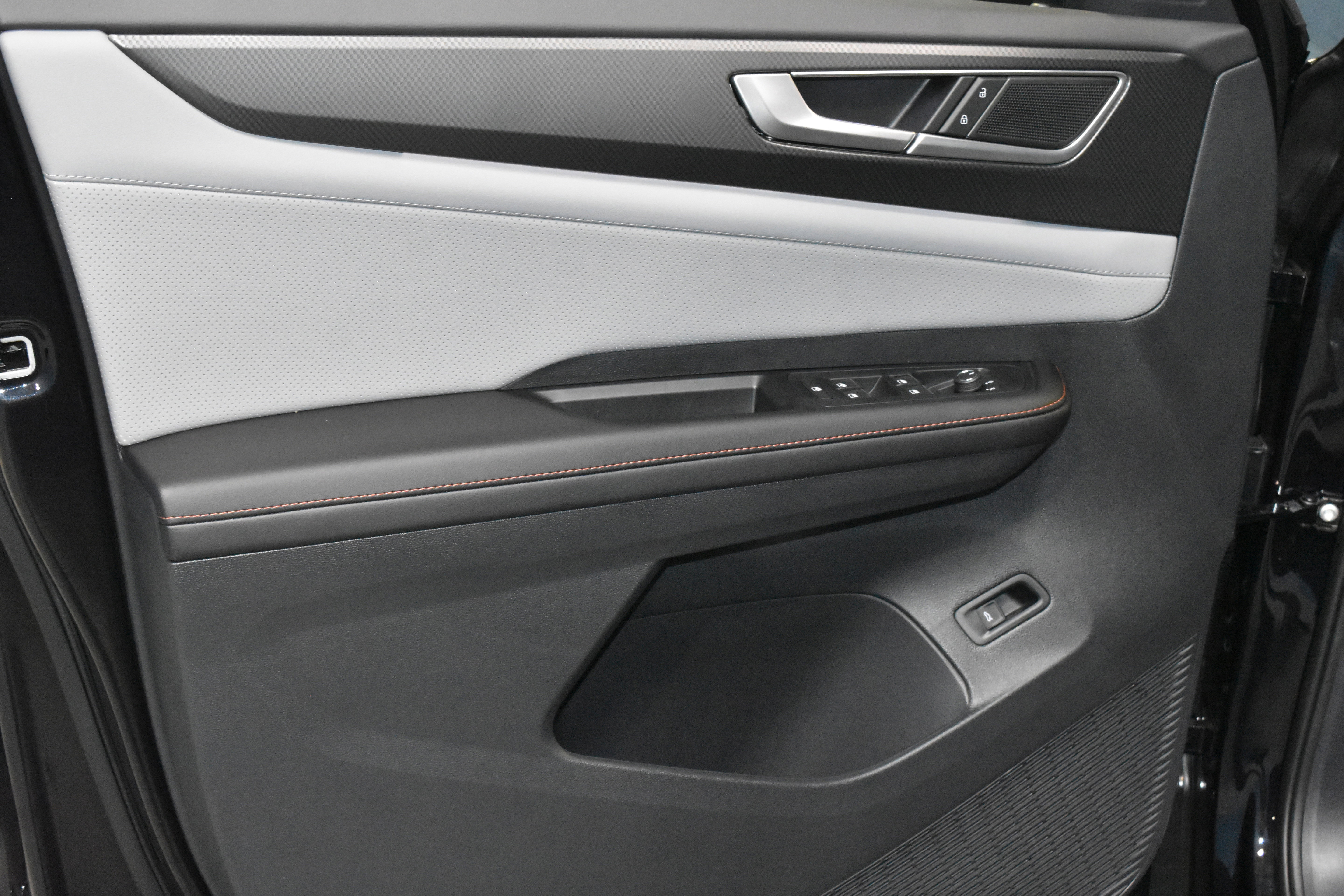 New 2026 Volkswagen Atlas Peak Edition AWD/4WD image 3
