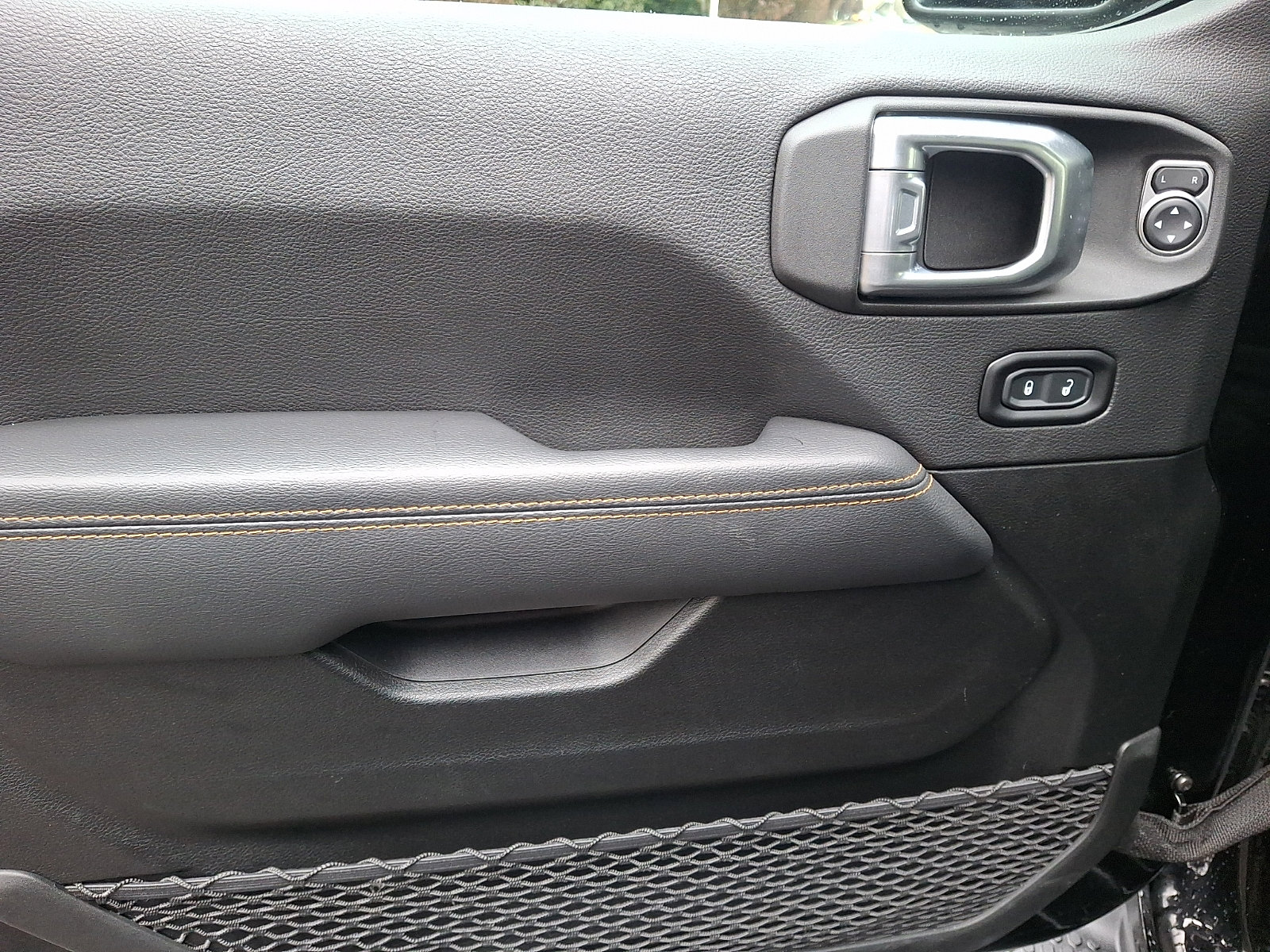 Used 2022 Jeep Wrangler Unlimited Sahara image 13