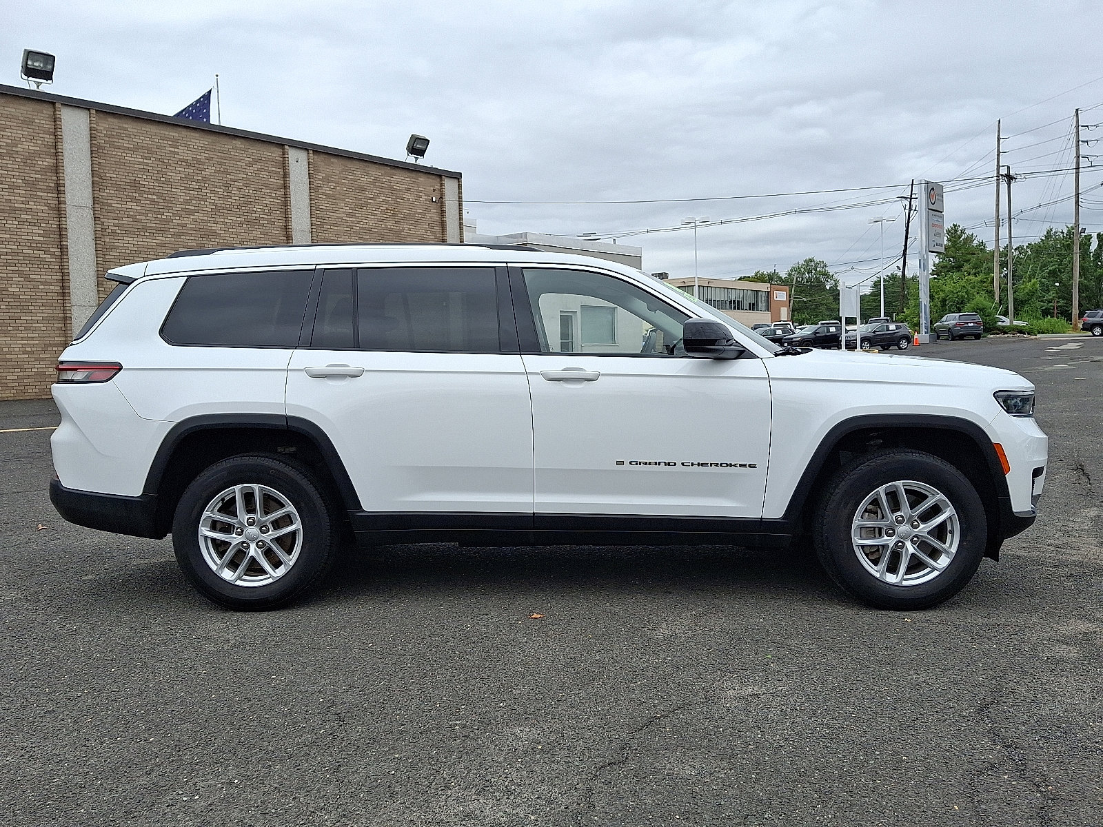 Used 2022 Jeep Grand Cherokee L Laredo w/ Luxury Tech Group I image 8
