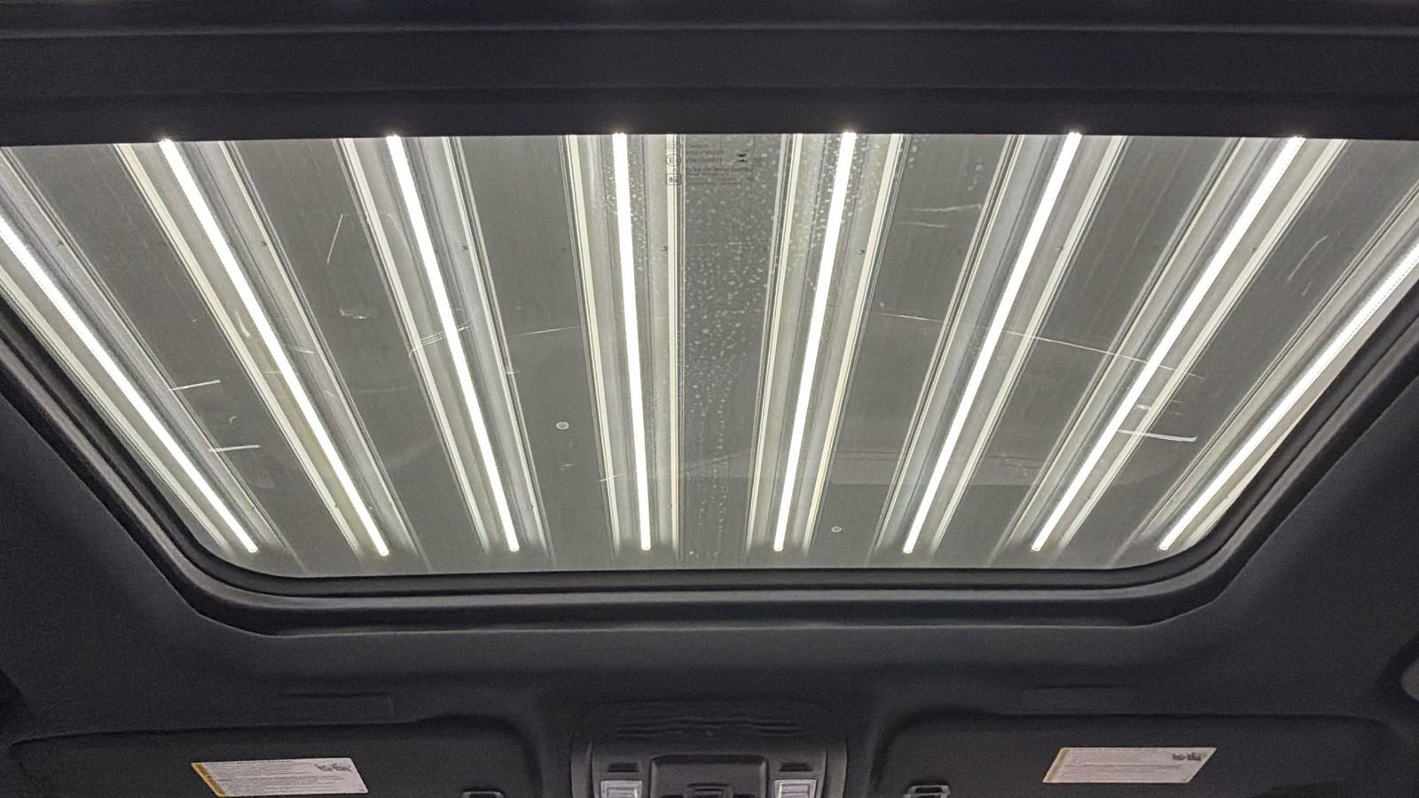 Used 2025 Chevrolet Suburban High Country image 32