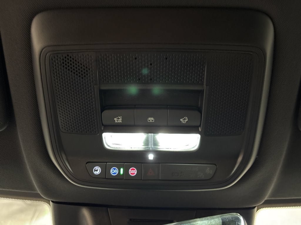 New 2026 Chevrolet Equinox EV LT w/ Convenience Package II AWD/4WD image 19