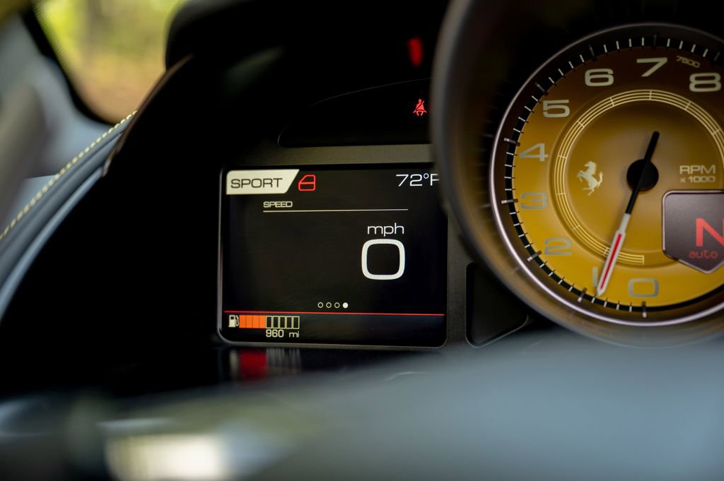 Used 2022 Ferrari 812 GTS RWD image 90