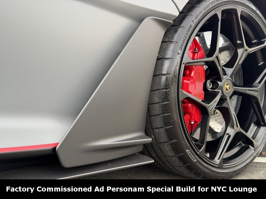 Used 2024 Lamborghini Revuelto image 17