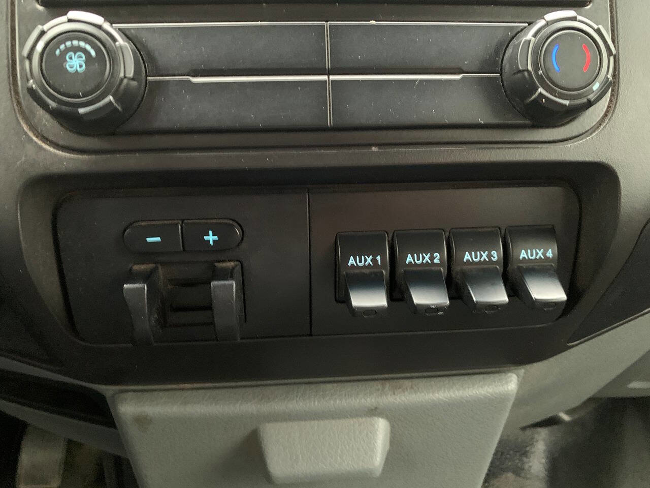 Used 2015 Ford F250 XL w/ Power Equipment Group AWD/4WD image 36
