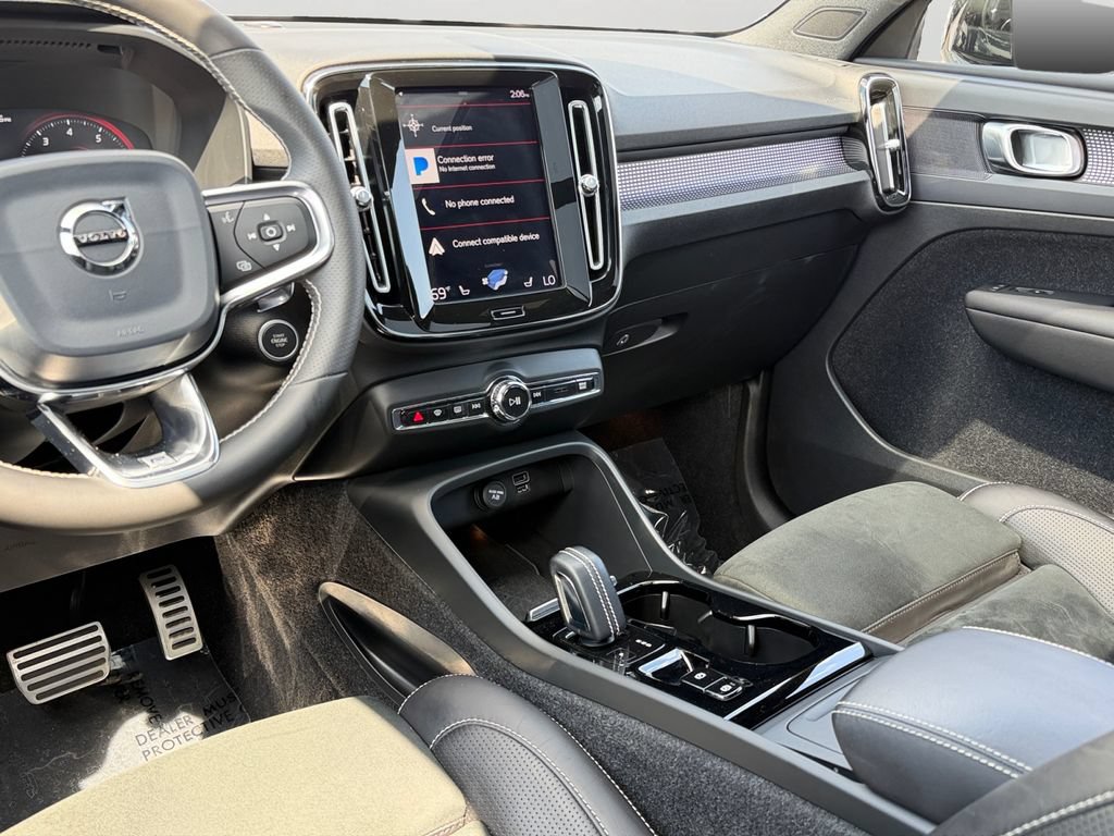 Used 2020 Volvo XC40 T5 R-Design w/ Protection Package Premier AWD/4WD image 14