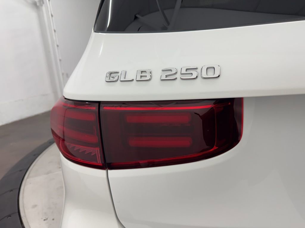 Used 2026 Mercedes-Benz GLB 250 GLB 250 image 11