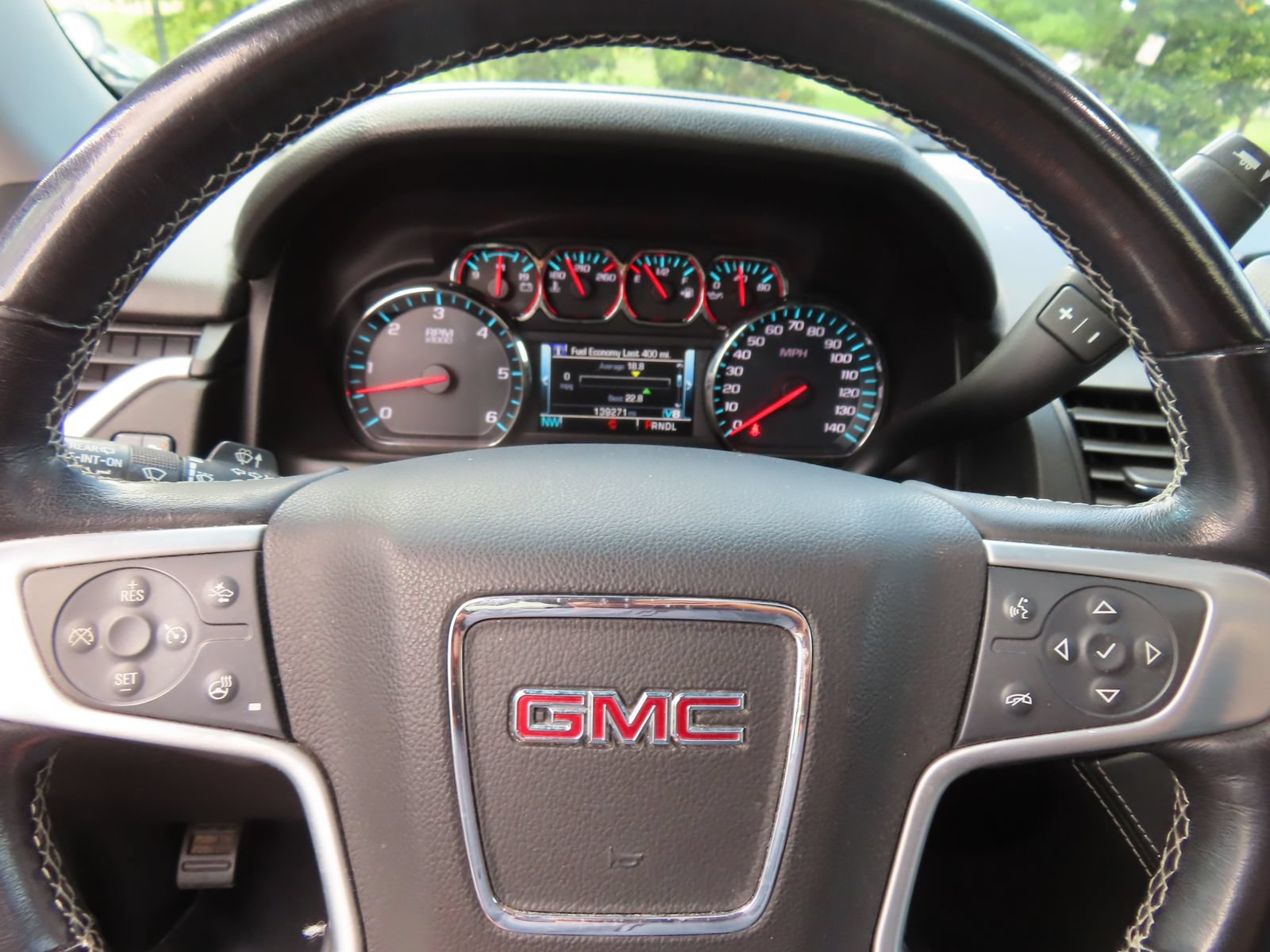 Used 2019 GMC Yukon XL SLT w/ Open Road Package AWD/4WD image 18