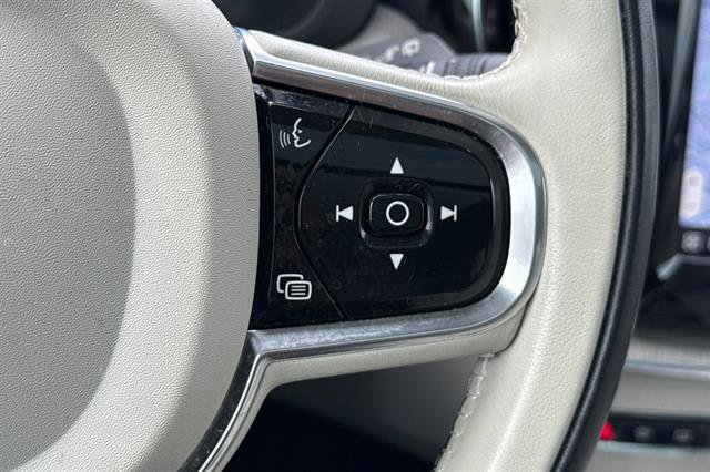 Certified 2023 Volvo XC60 B6 Ultimate w/ Protection Package Premier image 29