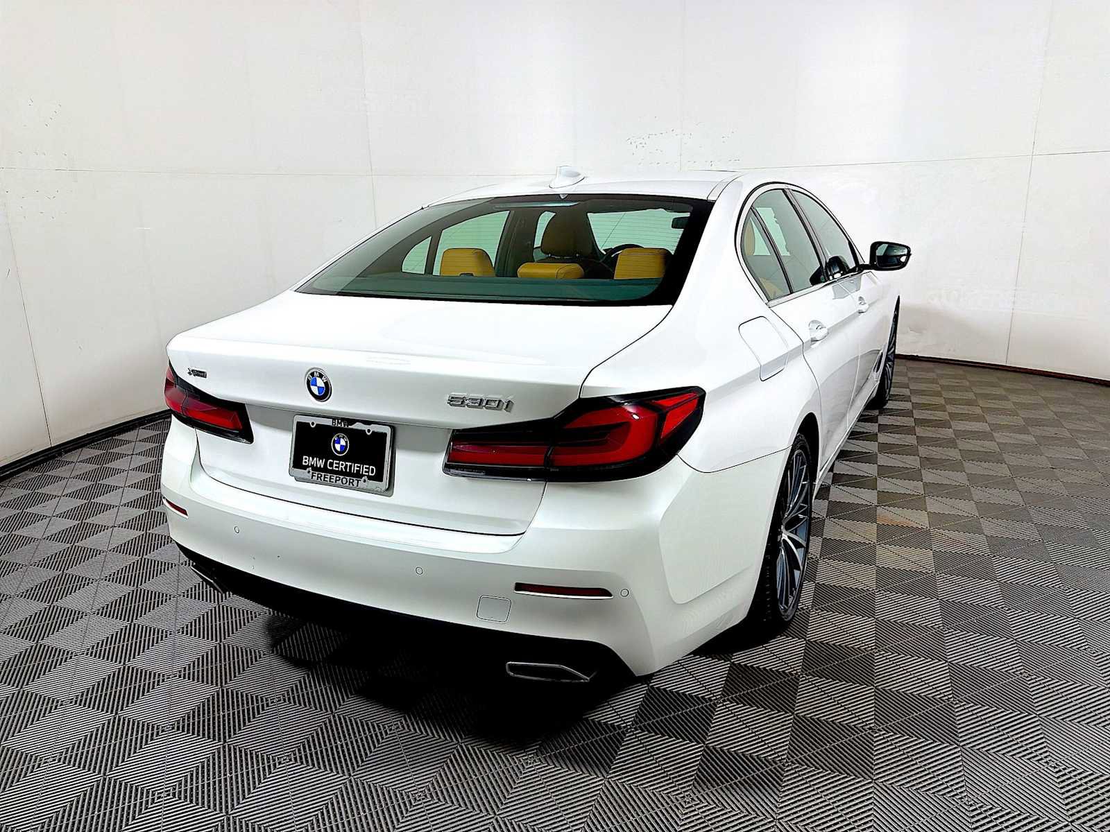 Certified 2023 BMW 530i xDrive w/ Convenience Package image 6
