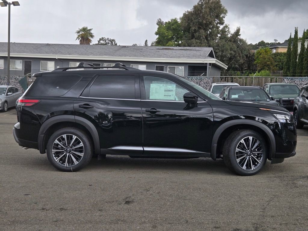 New 2026 Nissan Pathfinder Platinum w/ Cargo Package AWD/4WD image 3
