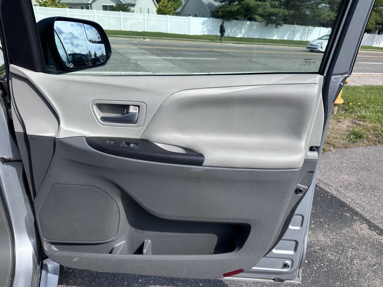 Used 2015 Toyota Sienna LE FWD image 10