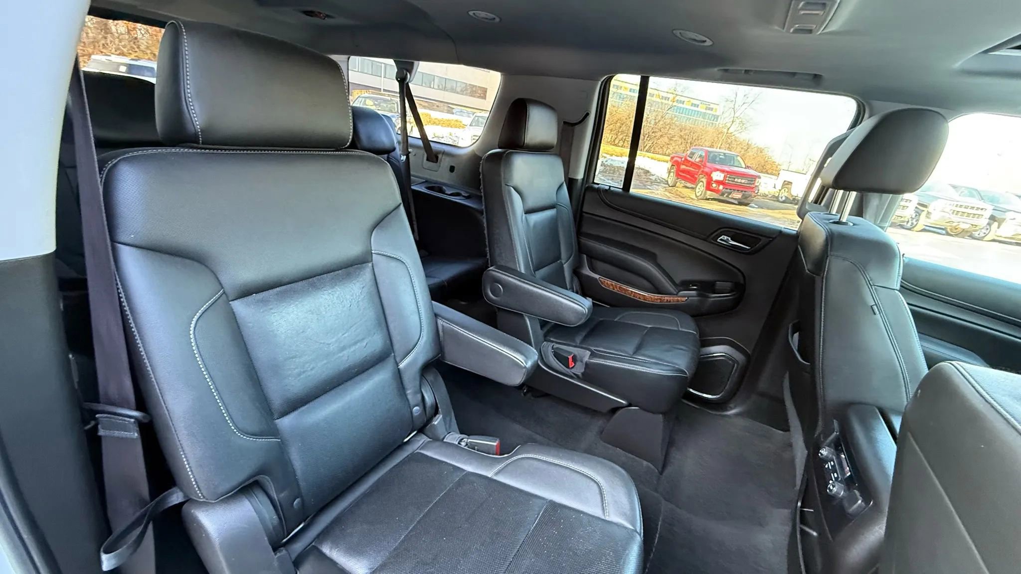 Used 2017 Chevrolet Suburban Premier AWD/4WD image 36