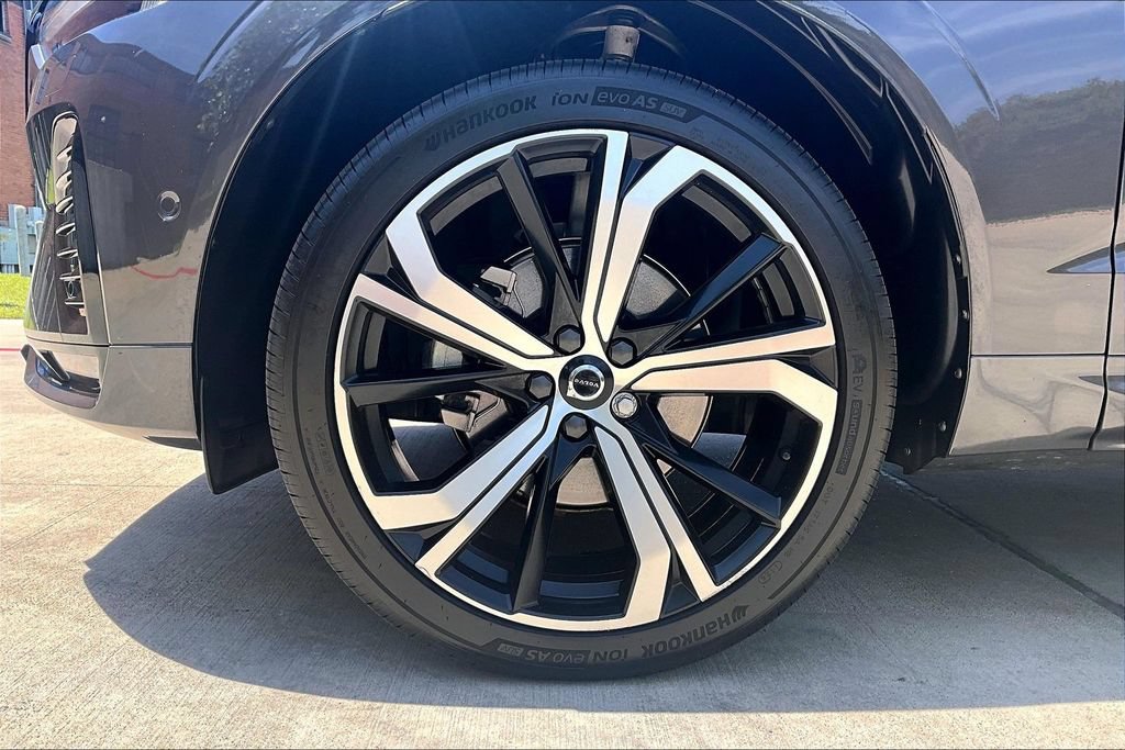 Used 2023 Volvo XC60 B5 Ultimate w/ Climate Package FWD image 11