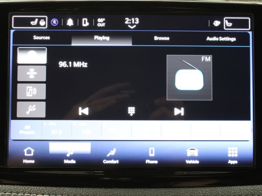 Used 2024 Chrysler Pacifica Touring-L w/ S Appearance Package AWD/4WD image 28