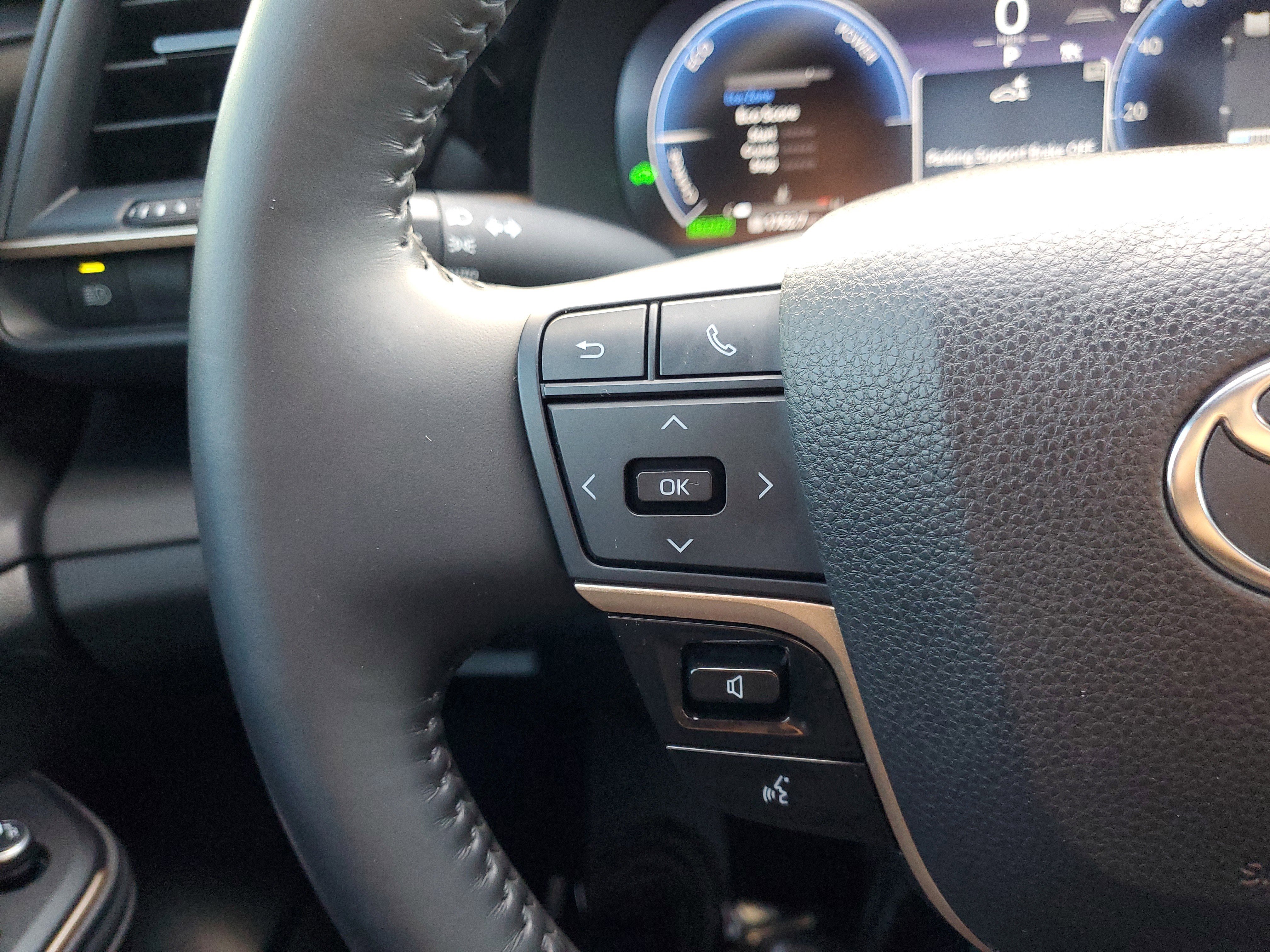 Used 2023 Toyota Crown Limited image 22