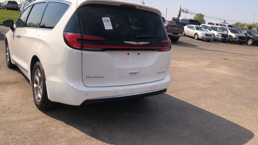 Used 2023 Chrysler Pacifica Limited FWD image 6