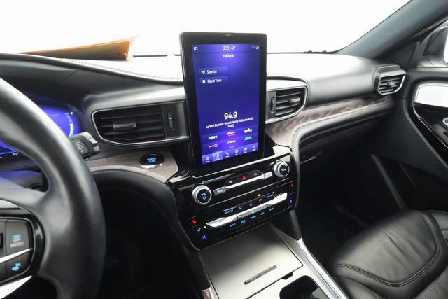 Used 2023 Ford Explorer Platinum w/ Premium Technology Package image 16
