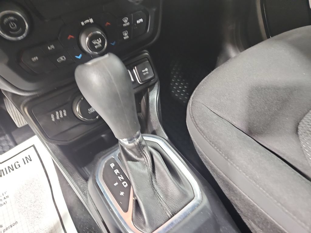 Used 2019 Jeep Renegade Altitude w/ UConnect 8.4 Nav Group AWD/4WD image 24