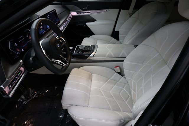 Used 2024 BMW 760i xDrive w/ Executive Package image 78