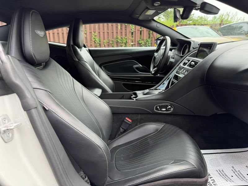 Used 2017 Aston Martin DB11 V12 RWD image 21