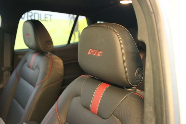 Used 2025 Chevrolet Trax RS w/ Sunroof Package FWD image 17