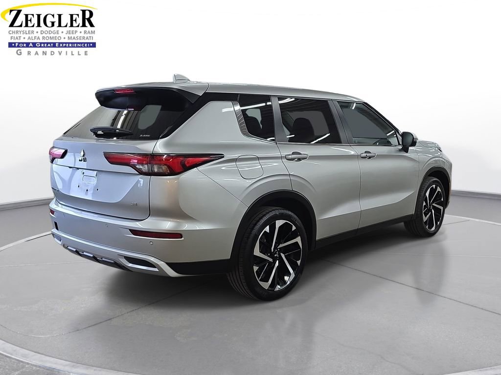 Used 2024 Mitsubishi Outlander SE AWD/4WD image 5