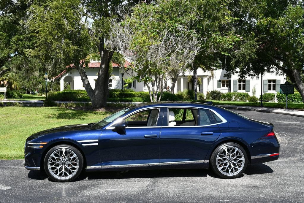 Used 2023 Genesis G90 3.5T AWD/4WD image 24