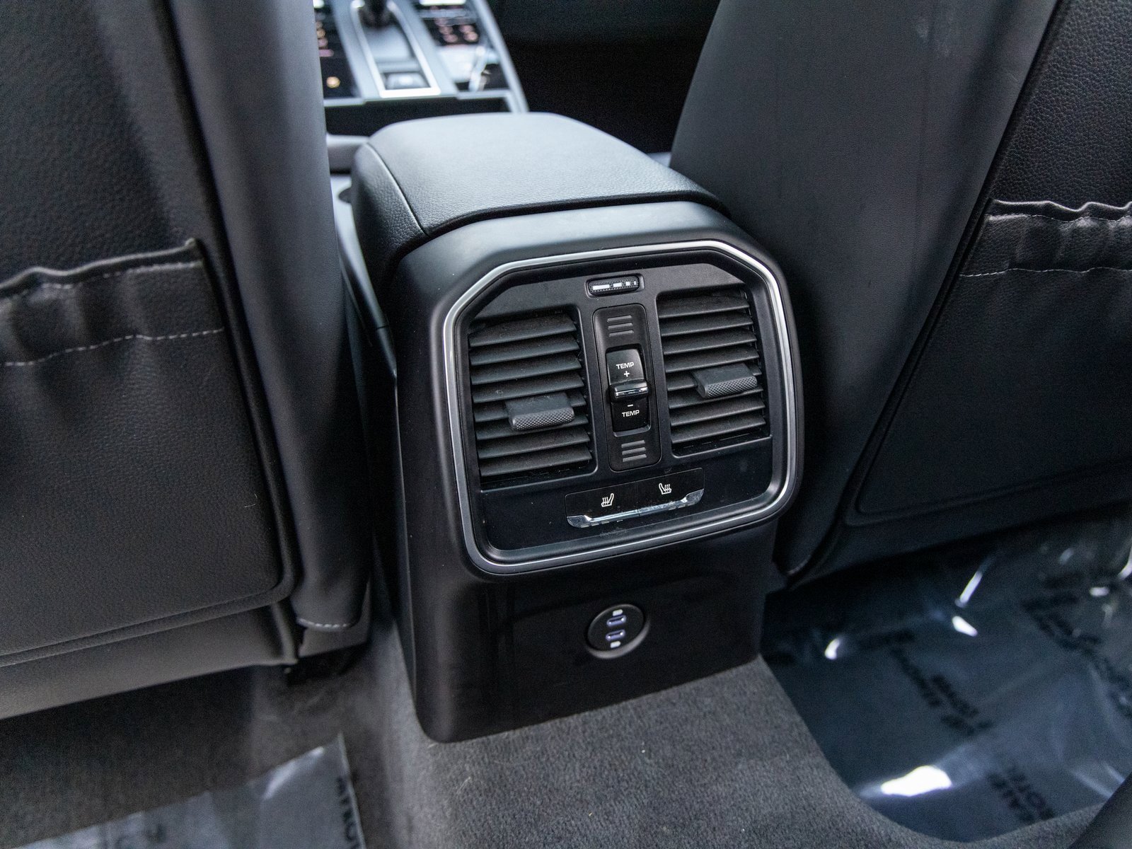 Certified 2025 Porsche Macan image 40