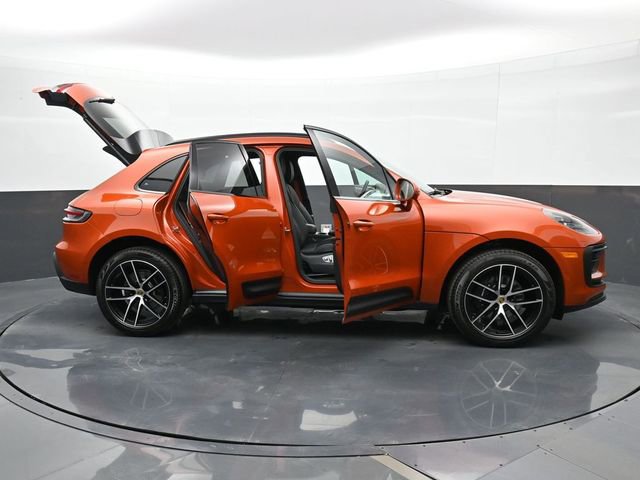 Certified 2025 Porsche Macan image 34