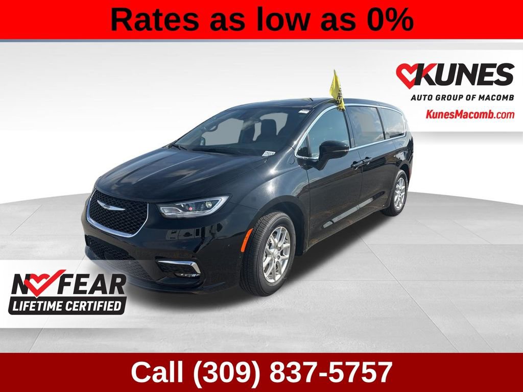 New 2026 Chrysler Pacifica Select image 1