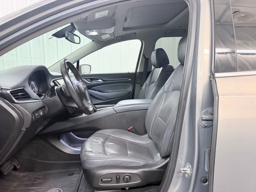 Used 2018 Buick Enclave Essence AWD/4WD image 10