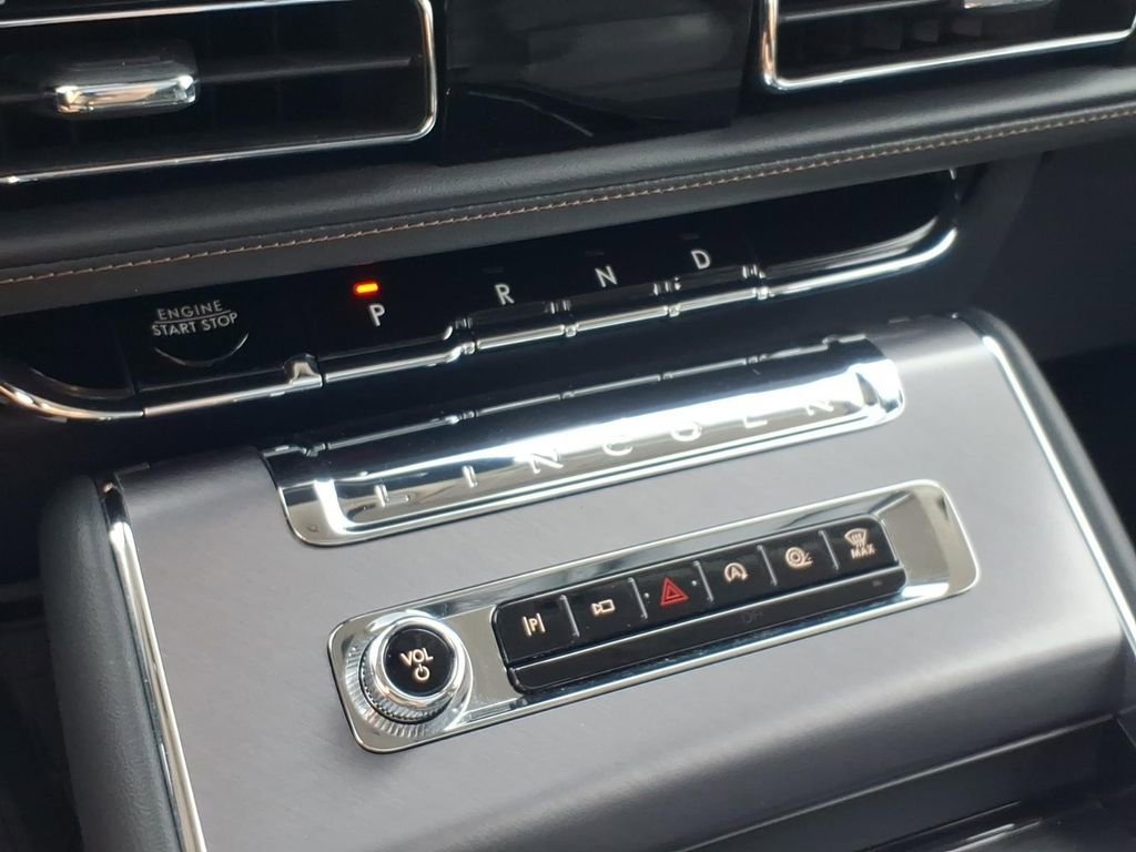 Certified 2025 Lincoln Aviator 2WD w/ Jet Appearance Package image 24