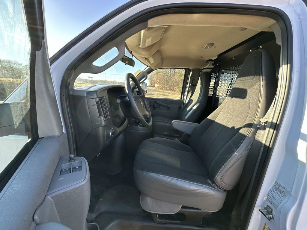 Used 2024 GMC Savana 2500 w/ Driver Convenience Package image 13