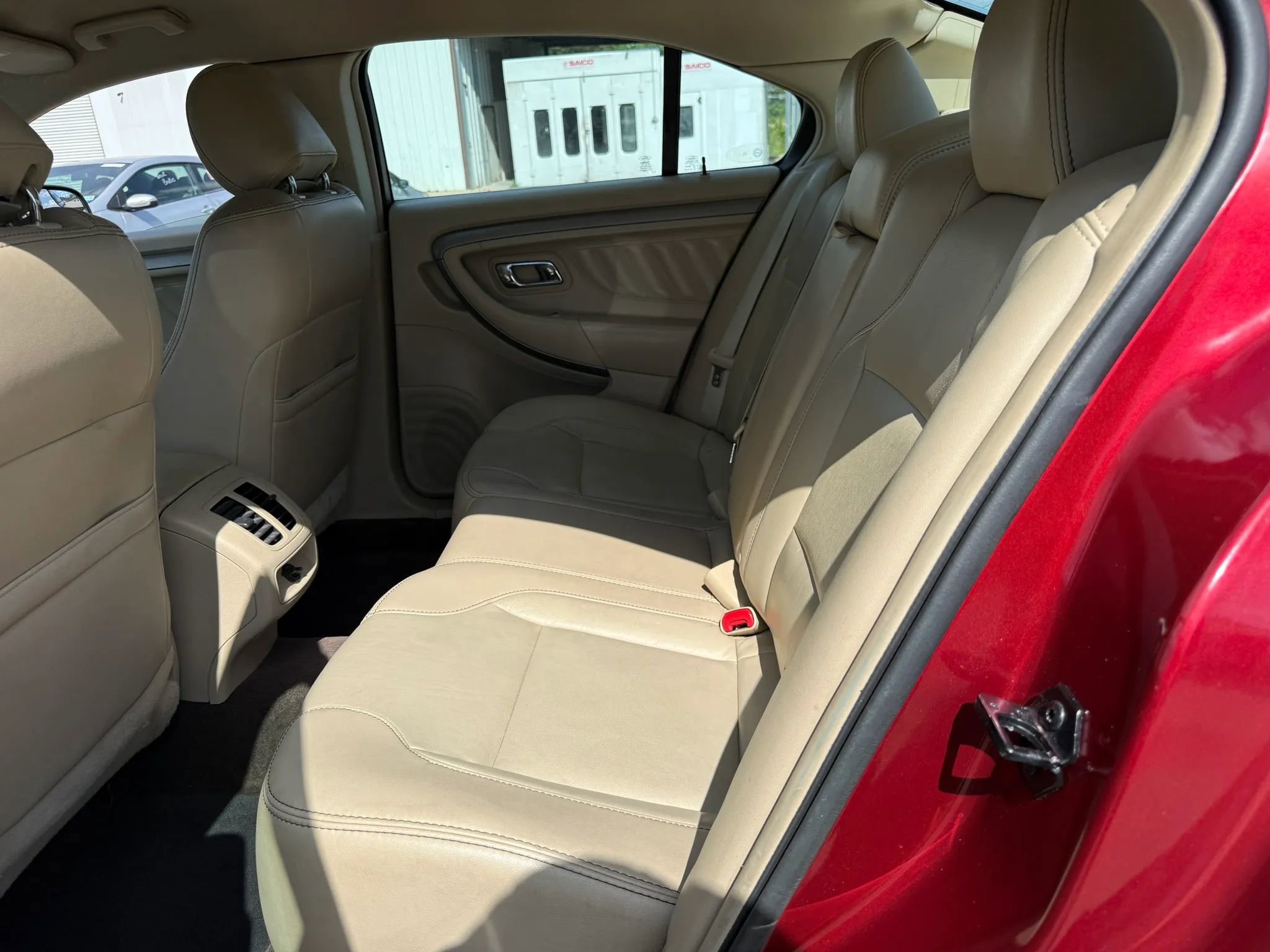 Used 2013 Ford Taurus SEL image 21