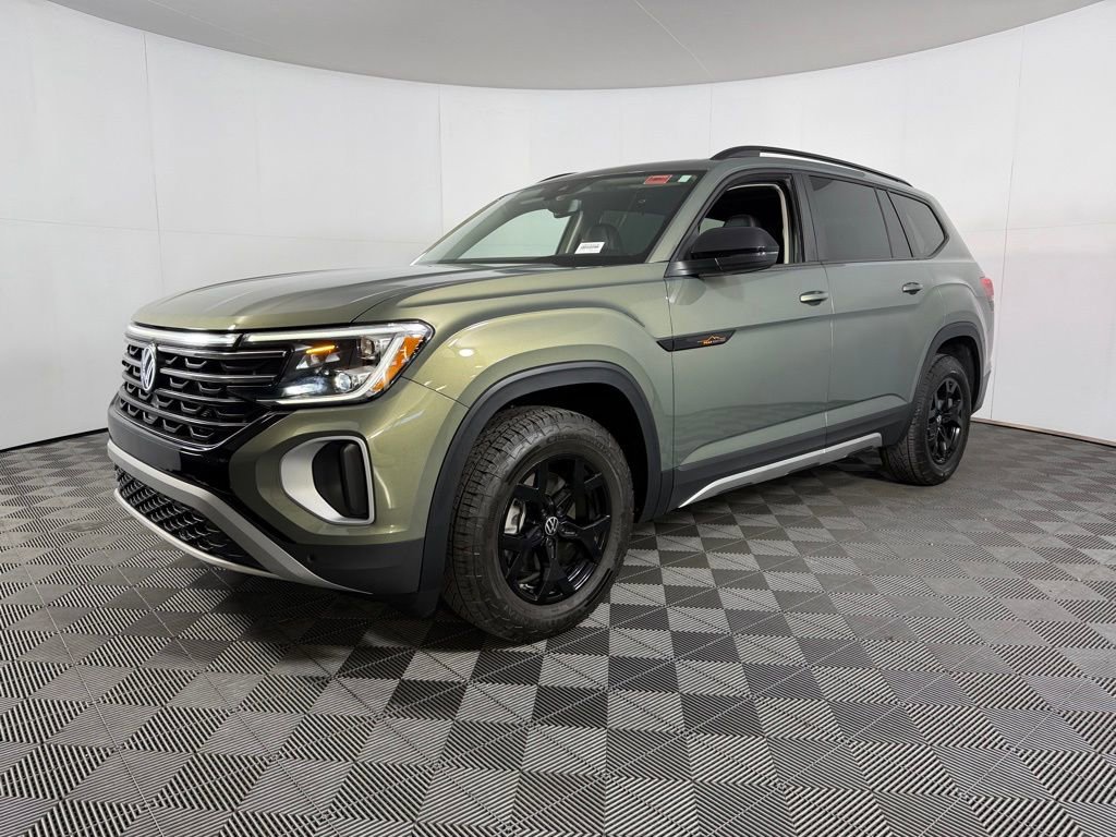 Used 2024 Volkswagen Atlas Peak Edition SE AWD/4WD image 3