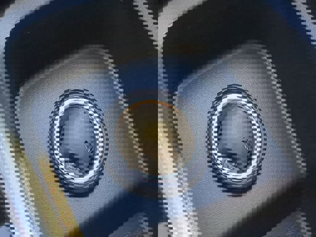 Certified 2025 Volvo XC60 T8 Core w/ Protection Package Premier image 29