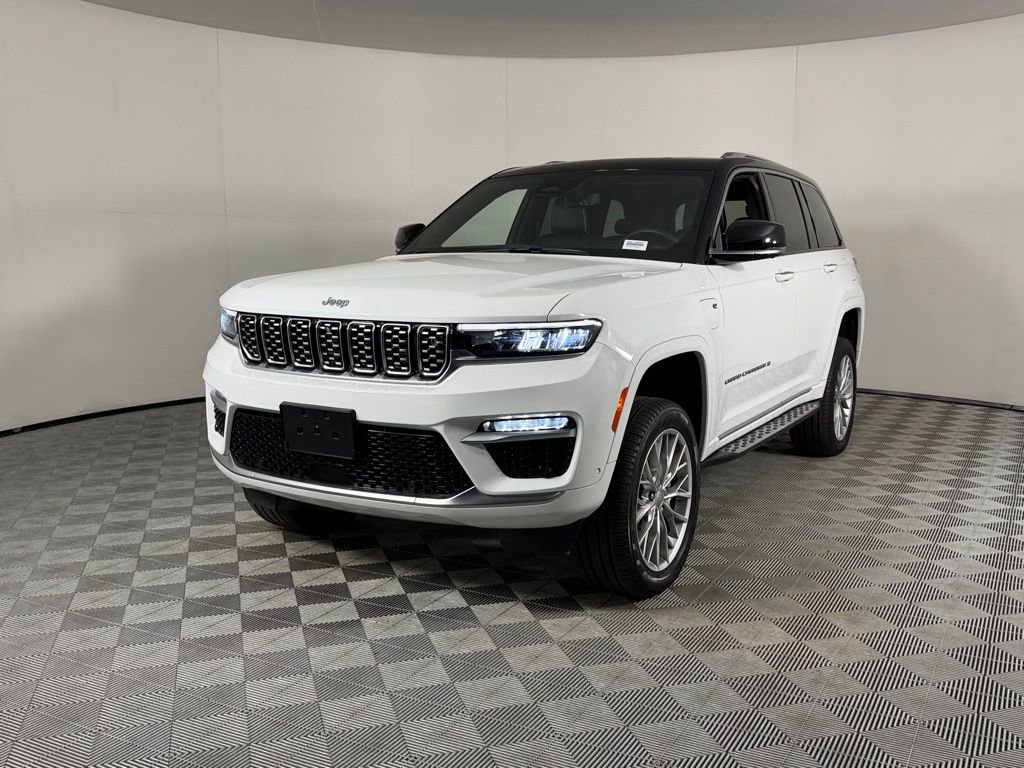 Used 2023 Jeep Grand Cherokee Summit w/ Advanced Protech Group IV AWD/4WD image 3