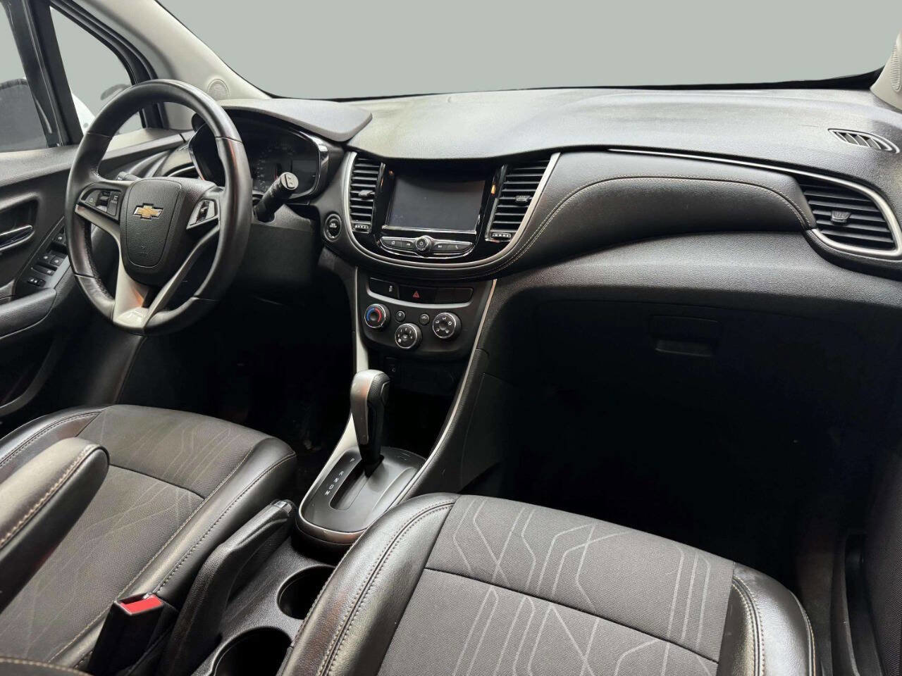 Used 2017 Chevrolet Trax LT w/ LT Convenience Package image 7