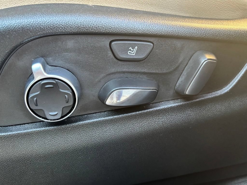 Used 2024 Cadillac XT4 Premium Luxury AWD/4WD image 12