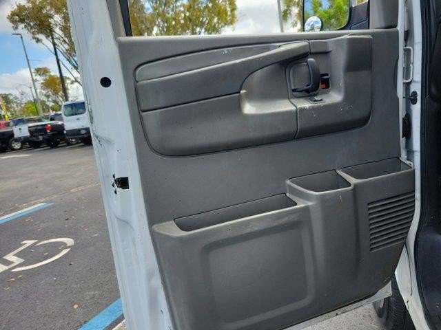 Used 2006 Chevrolet Express 2500 Extended w/ Power and Light Package RWD image 12